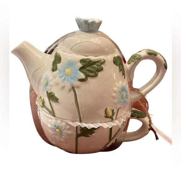 Connections Tea for One. Teapot and Cup. Color: Blue Floral - Picture 2 of 5